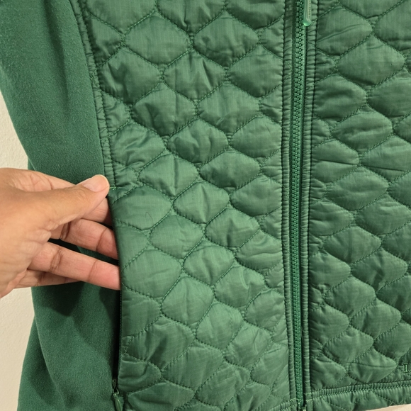 L.L. Bean Women's Green Quilted Vest Size Small. - Picture 4 of 10